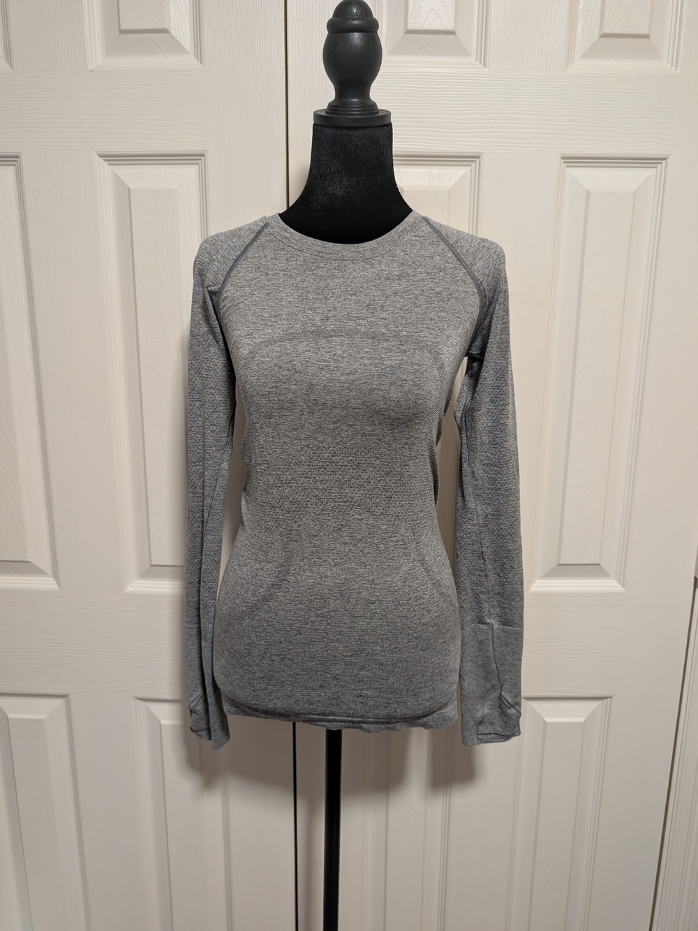 lululemon athletica Heather Gray Long Sleeve Seamless Top